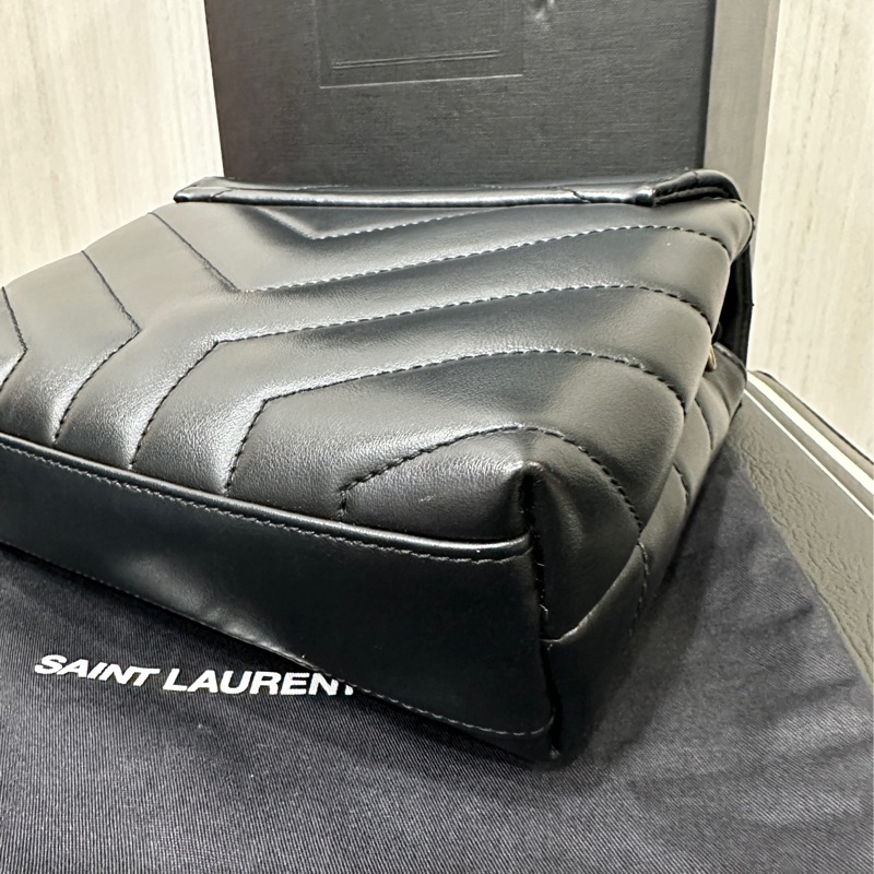 YSL LOULOU方胖子黑色金釦小型斜背包-8