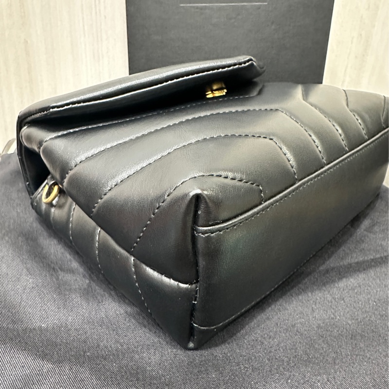YSL LOULOU方胖子黑色金釦小型斜背包-10