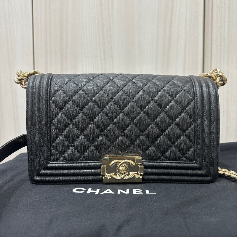 Chanel boy25黑荔枝皮淡金釦斜背包-1
