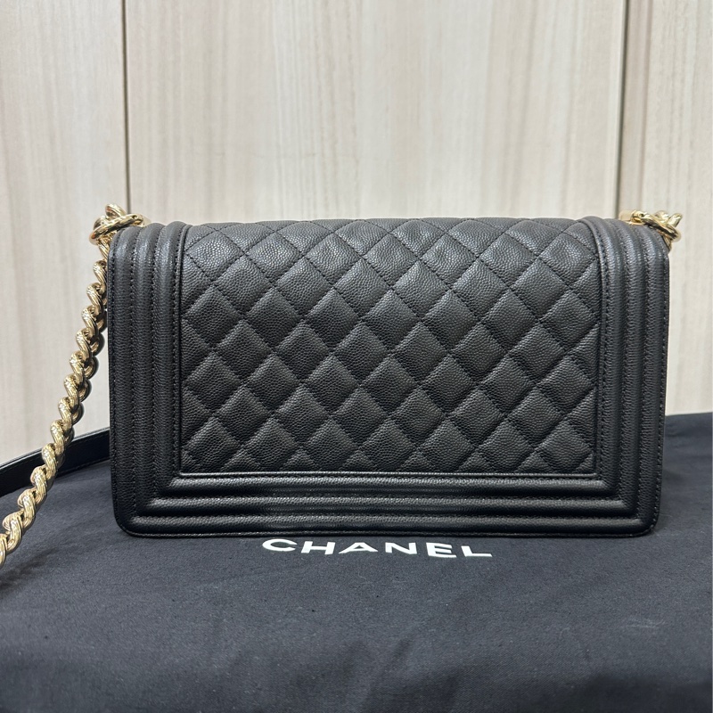 Chanel boy25黑荔枝皮淡金釦斜背包-2