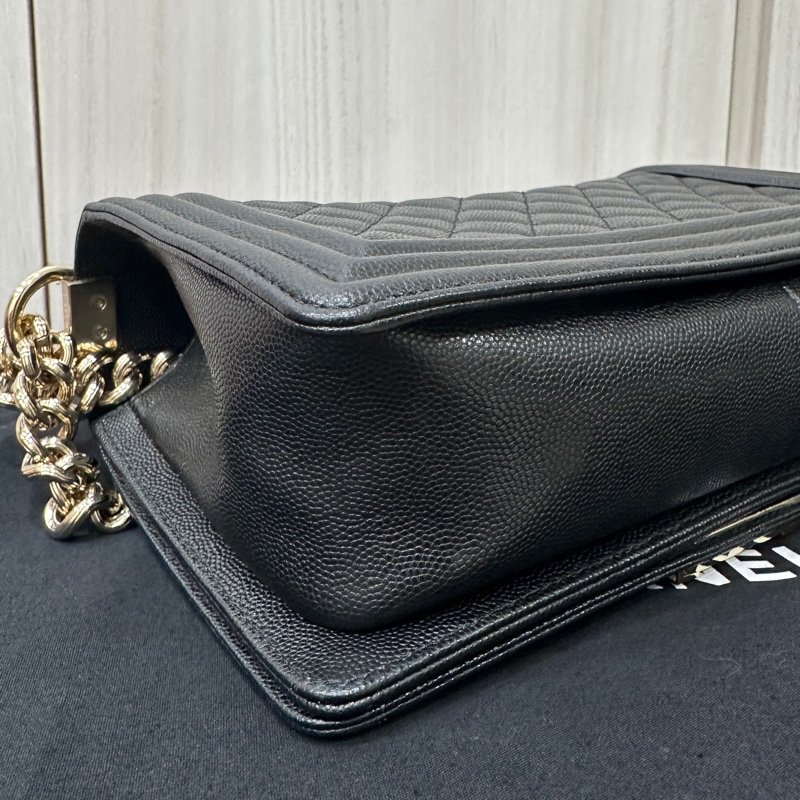 Chanel boy25黑荔枝皮淡金釦斜背包-8
