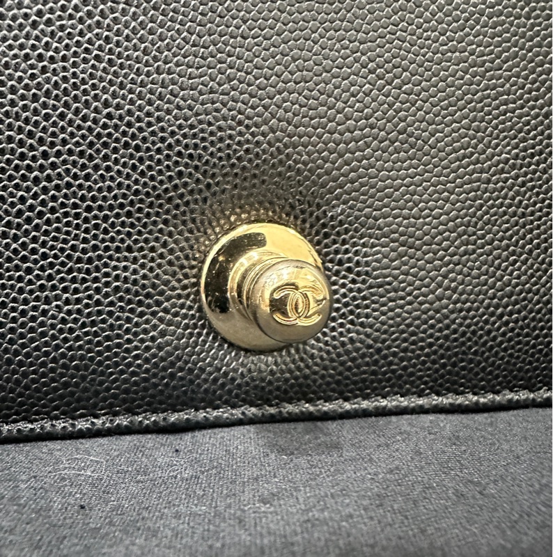 Chanel boy25黑荔枝皮淡金釦斜背包-13