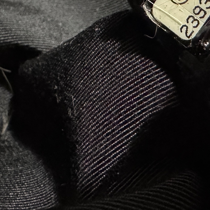 Chanel boy25黑荔枝皮淡金釦斜背包-15
