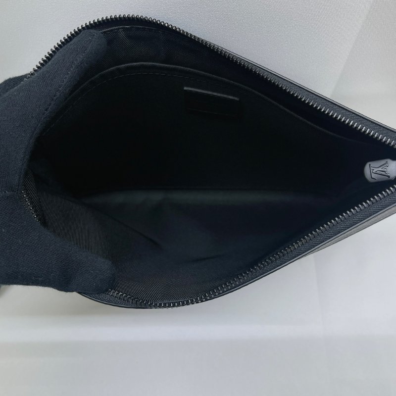 LV Pochette To-Go壓花手拿包-3