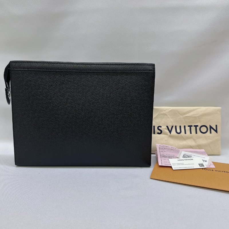 LV Pochette Voyage防刮皮革手拿包-1