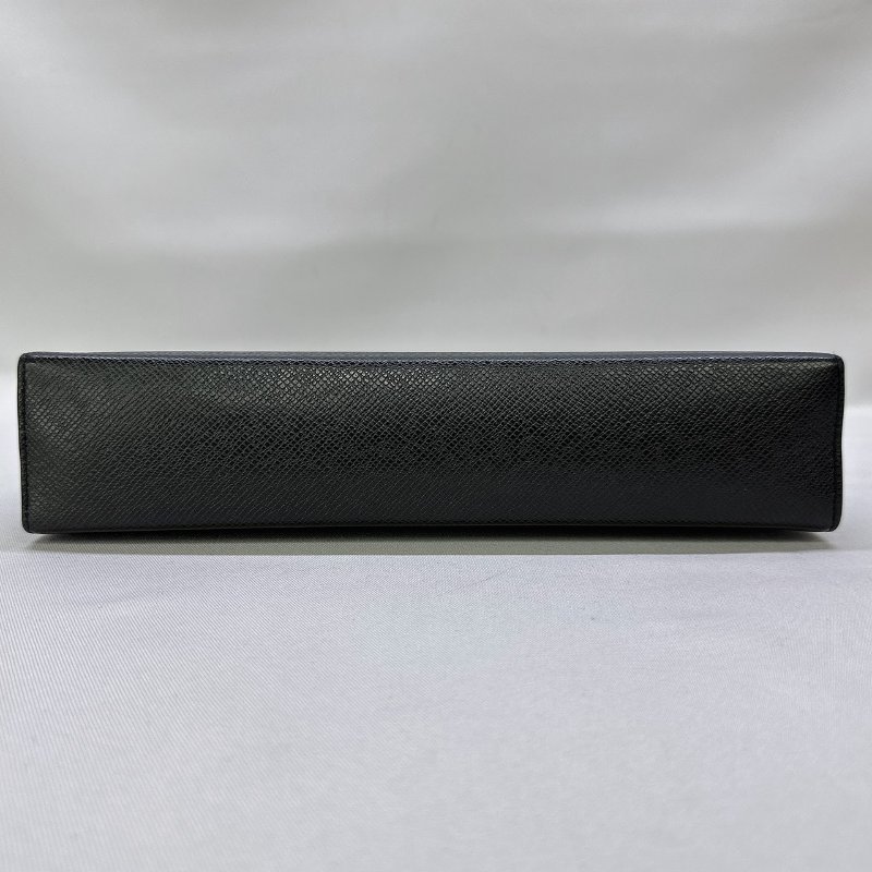 LV Pochette Voyage防刮皮革手拿包-5