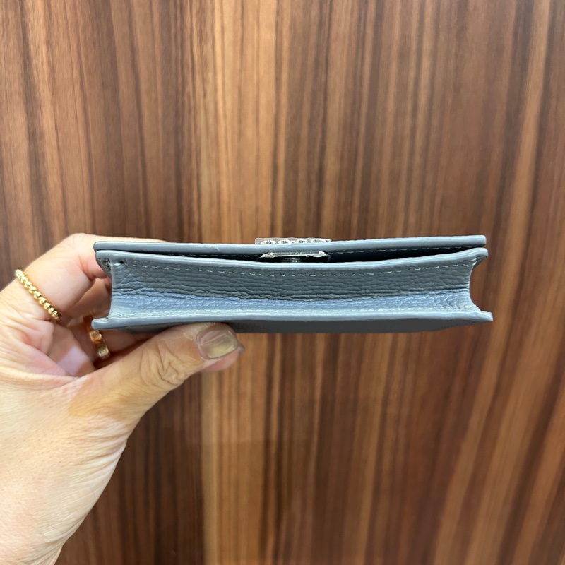 Loewe 灰色荔枝小牛皮2卡卡包-6