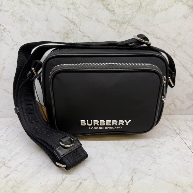 BURBERRY品牌字母印花尼龍斜背包/黑-0
