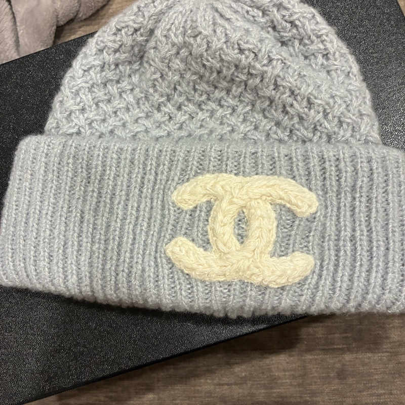 香奈兒chanel 25k熱騰騰 冷帽 鐘型帽 奶奶帽 淺灰 超可愛🥰質感好-0