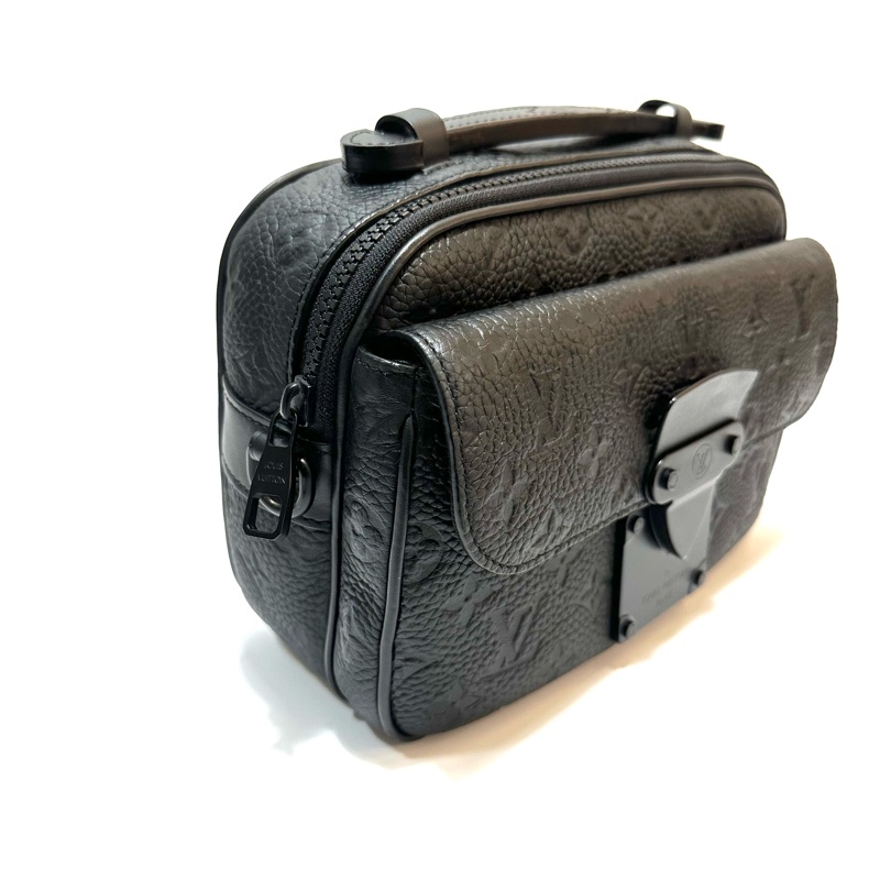 LV 黑牛皮壓紋S LOCK黑釦手提肩斜背郵差包M58489-3