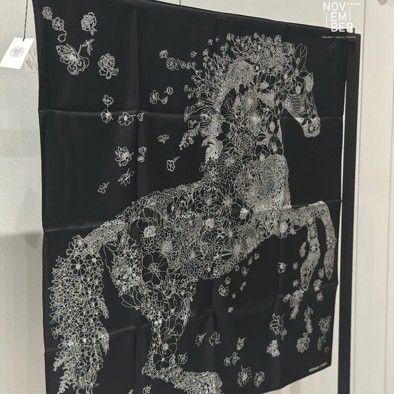 全新 Hermes 愛馬仕 輕揚花衣絲巾 黑色-1