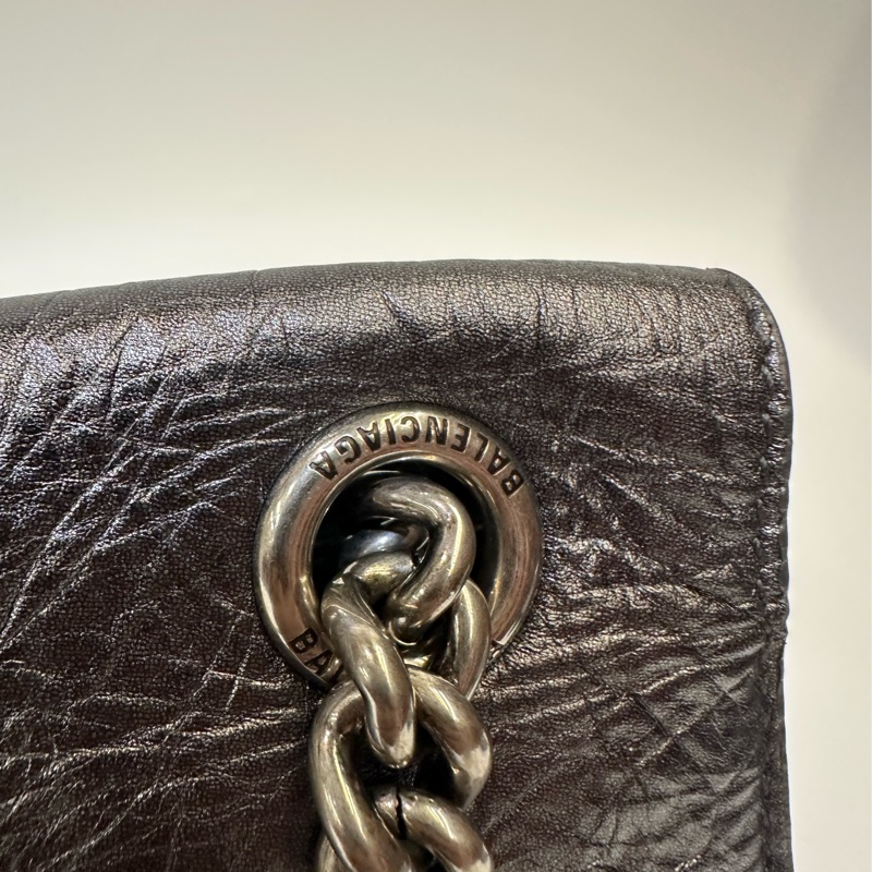 Balenciaga 金屬灰復刻牛皮銀釦下蓋Crush小款肩斜背鏈包716351-14