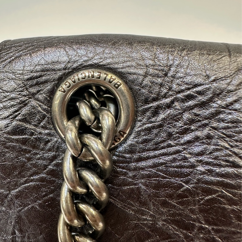 Balenciaga 金屬灰復刻牛皮銀釦下蓋Crush小款肩斜背鏈包716351-15