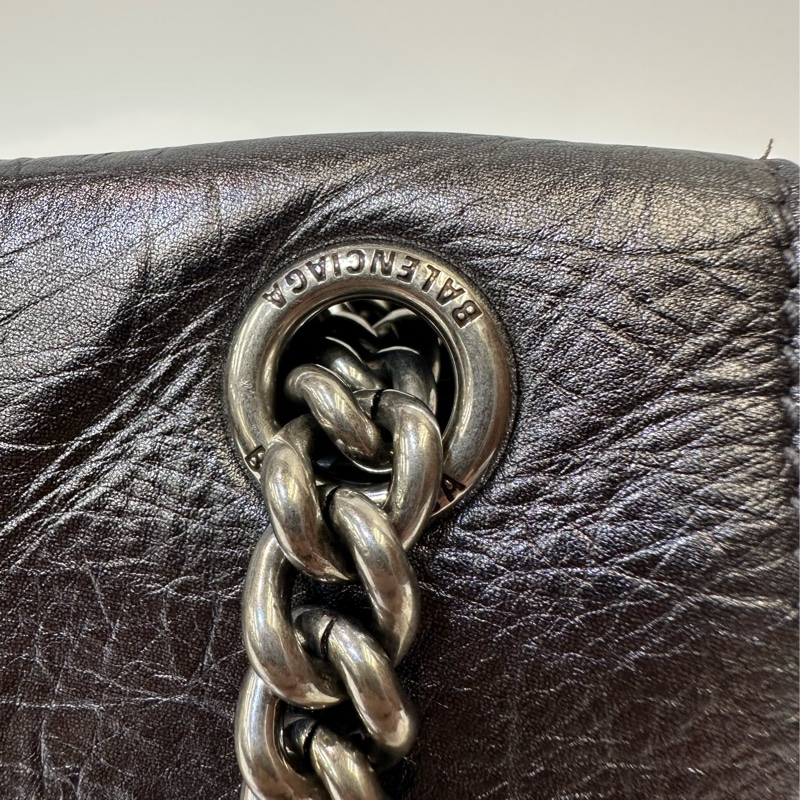 Balenciaga 金屬灰復刻牛皮銀釦下蓋Crush小款肩斜背鏈包716351-16