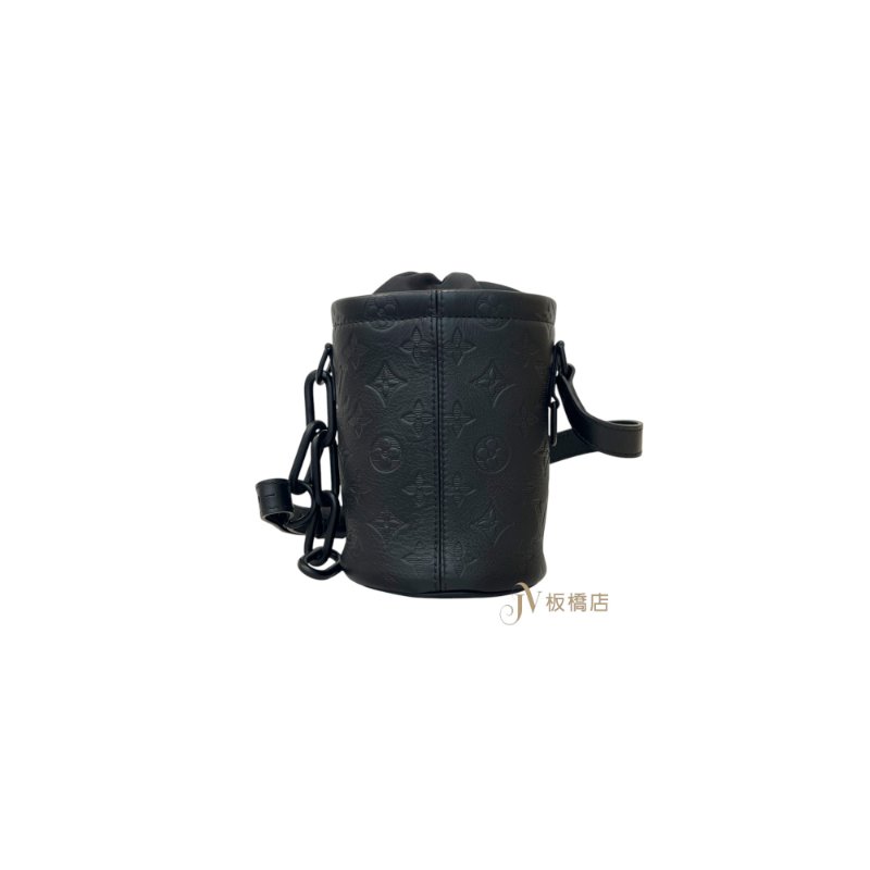 LV SAC NANO CHALK 黑牛皮壓紋束口圓筒包 M44628-3
