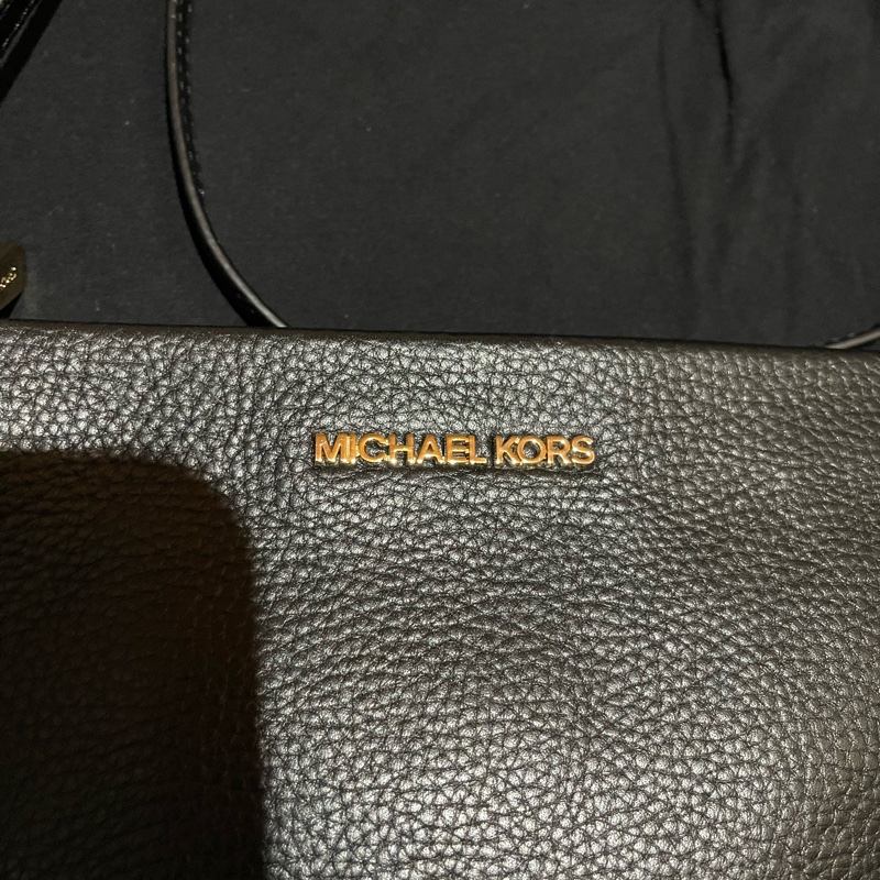 MICHAEL KORS 金釦黑皮革雙層側背包-1