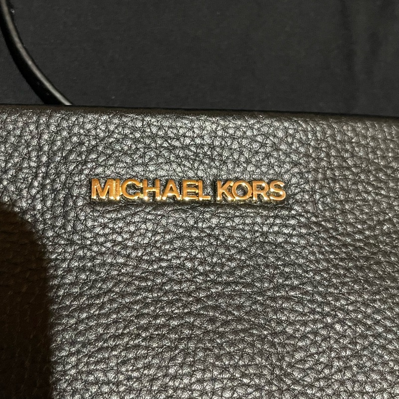 MICHAEL KORS 金釦黑皮革雙層側背包-14