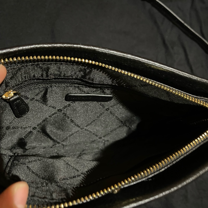 MICHAEL KORS 金釦黑皮革雙層側背包-23