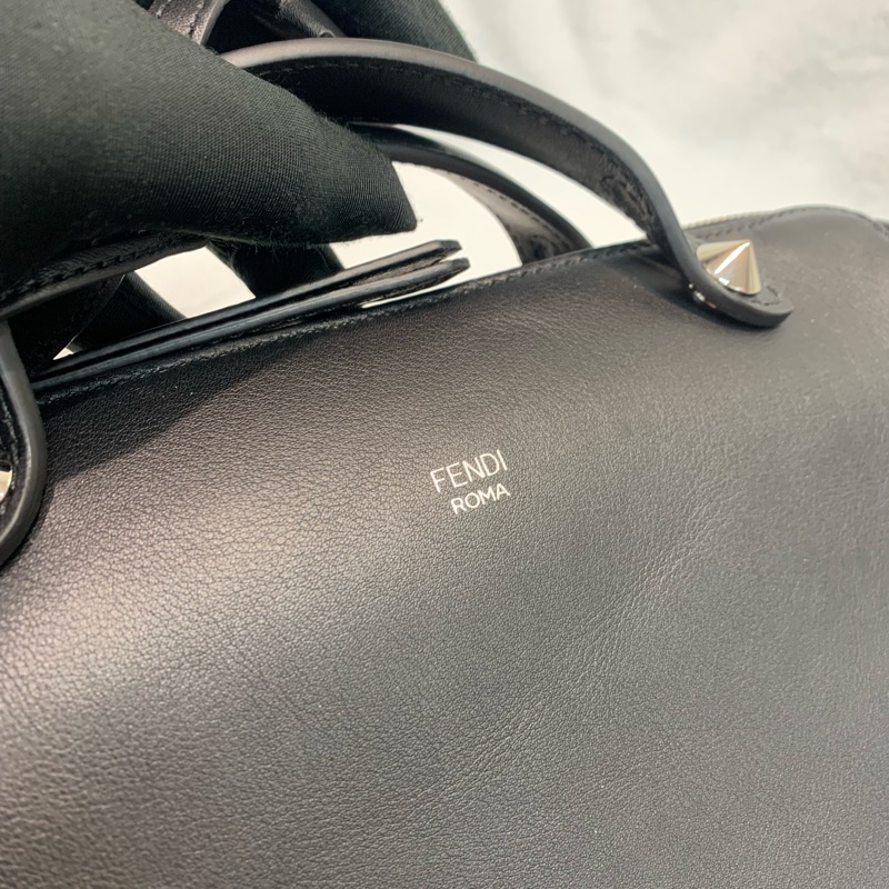FENDI 芬迪 黑色 By the way 手拎斜孭小牛皮袋 I719-6