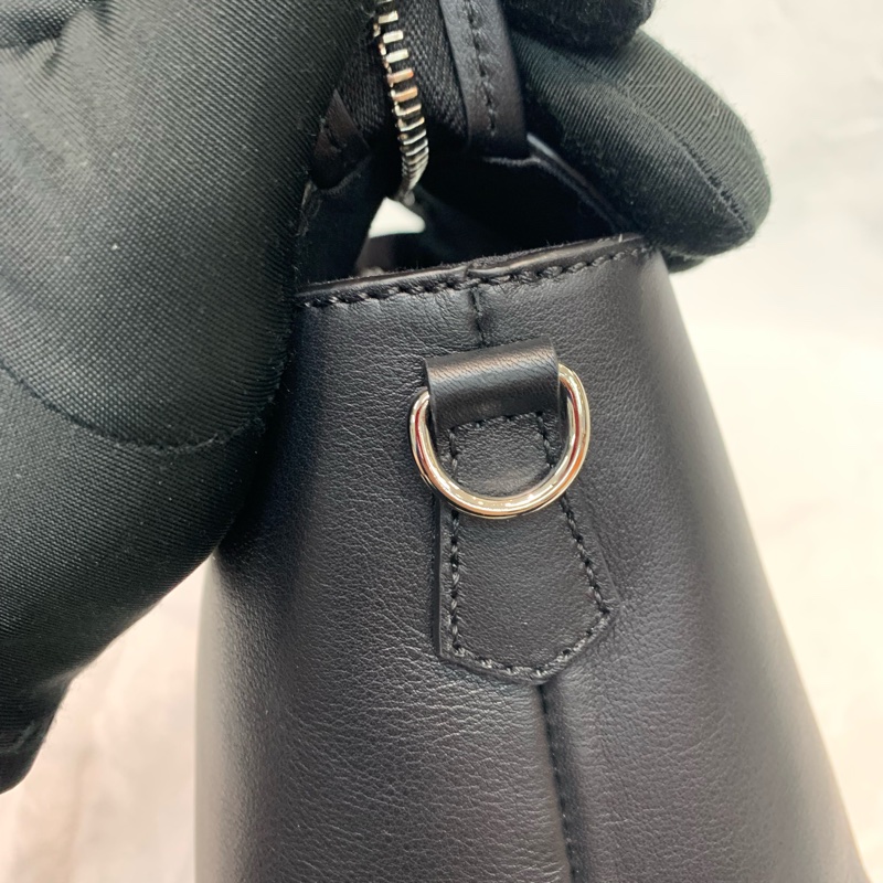 FENDI 芬迪 黑色 By the way 手拎斜孭小牛皮袋 I719-26