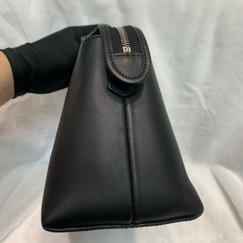 FENDI 芬迪 黑色 By the way 手拎斜孭小牛皮袋 I719-31