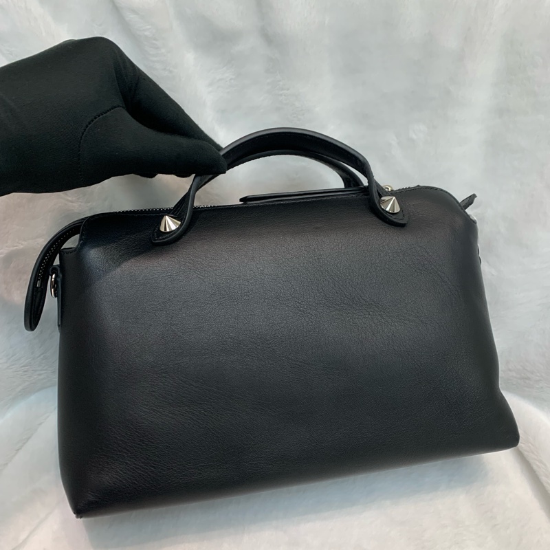 FENDI 芬迪 黑色 By the way 手拎斜孭小牛皮袋 I719-32