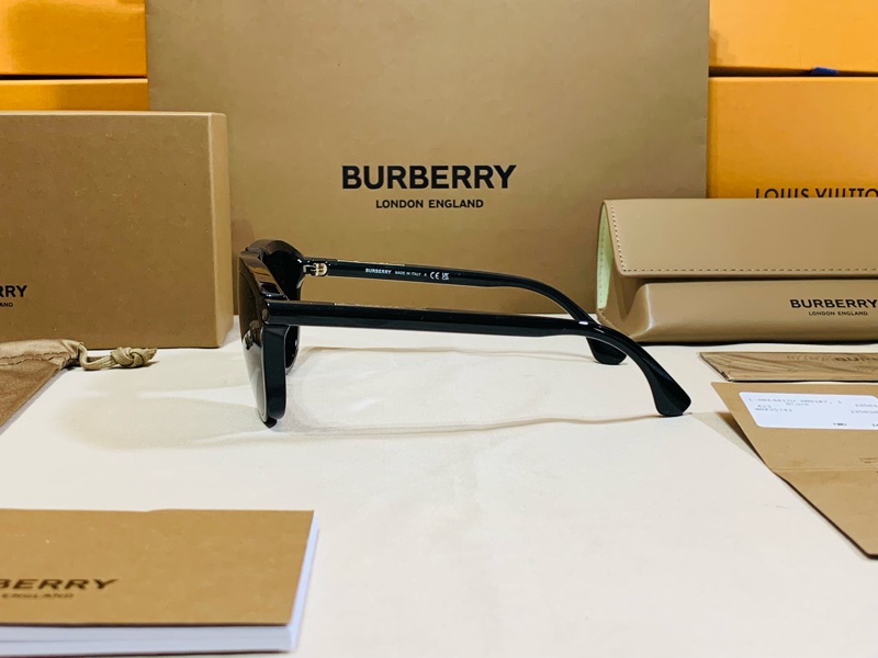 🎁全新盒裝 Burberry 巴寶莉百搭黑質感太陽眼鏡墨鏡-4