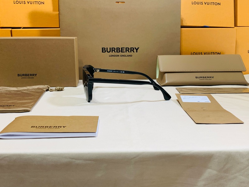🎁全新盒裝 Burberry 巴寶莉百搭黑質感太陽眼鏡墨鏡-5