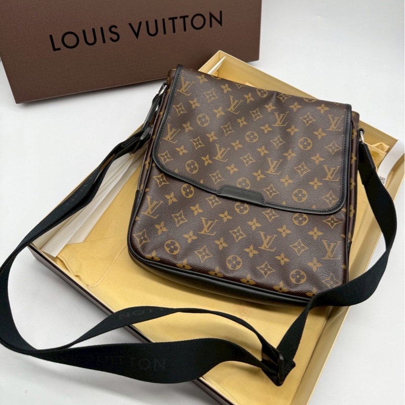 Louis Vuitton 男生老花翻蓋斜背包-0