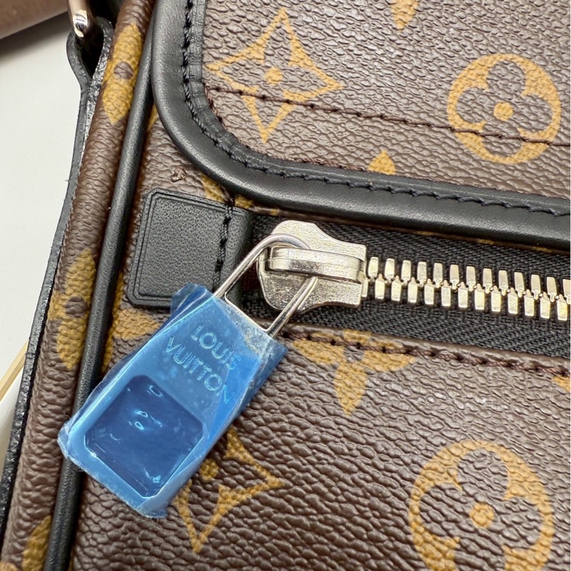 Louis Vuitton 男生老花翻蓋斜背包-6