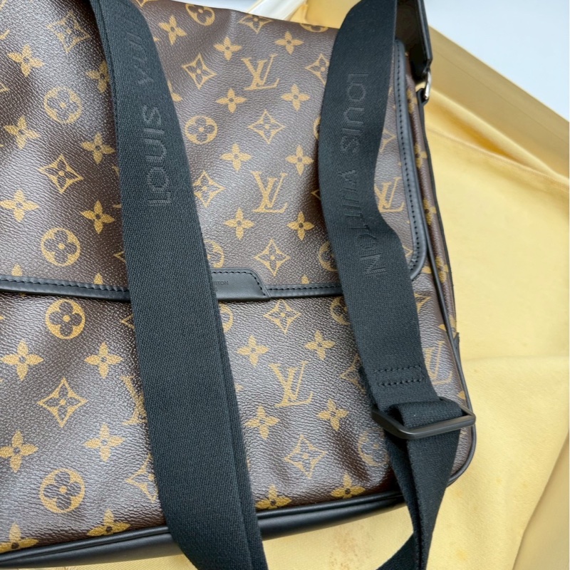 Louis Vuitton 男生老花翻蓋斜背包-7