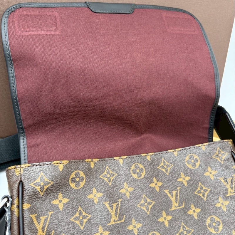 Louis Vuitton 男生老花翻蓋斜背包-8