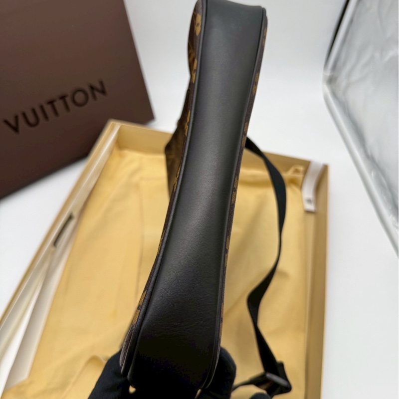 Louis Vuitton 男生老花翻蓋斜背包-11