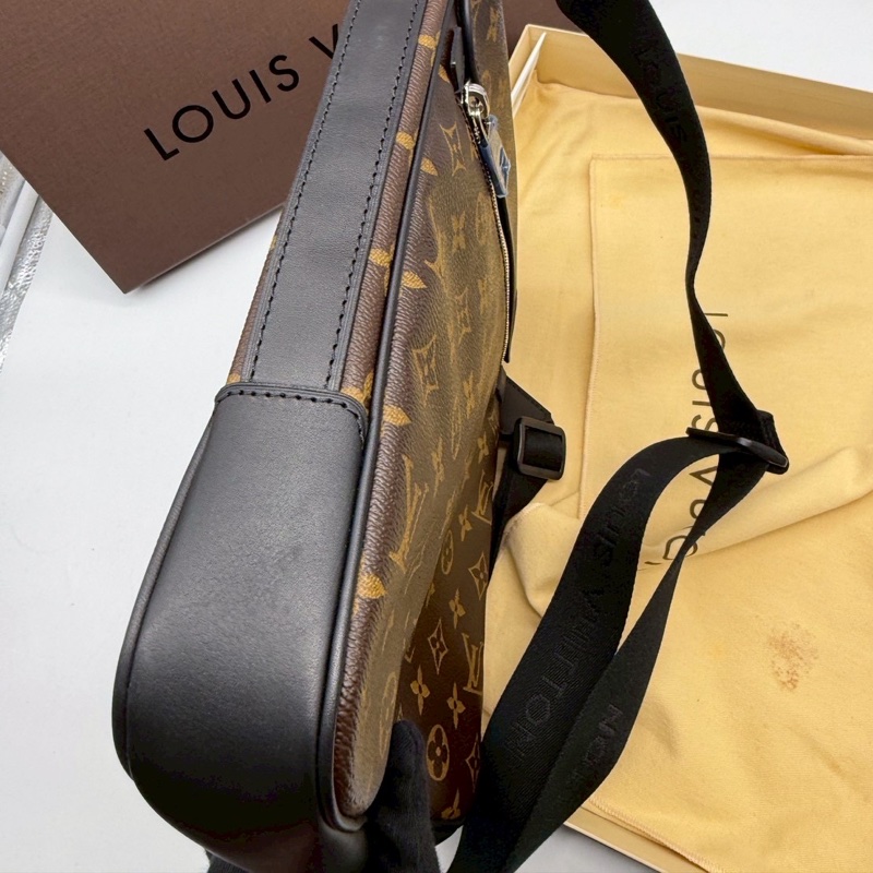 Louis Vuitton 男生老花翻蓋斜背包-12