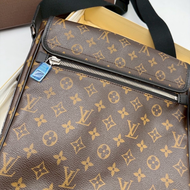 Louis Vuitton 男生老花翻蓋斜背包-14