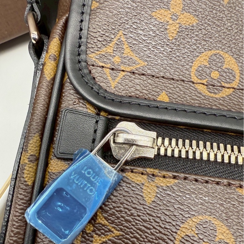 Louis Vuitton 男生老花翻蓋斜背包-15