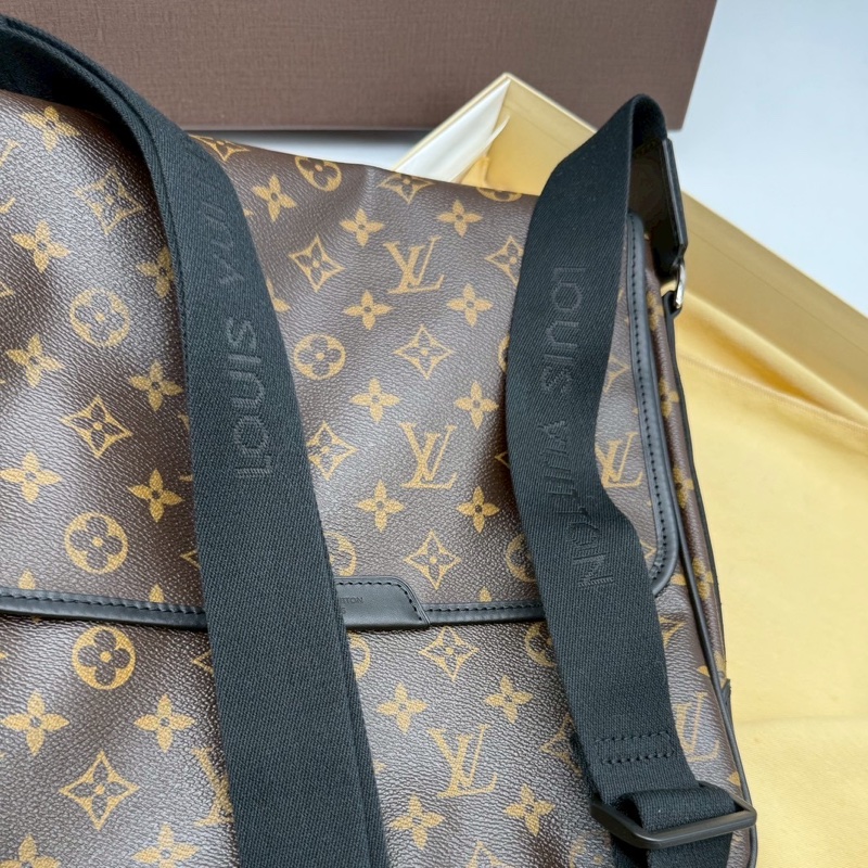 Louis Vuitton 男生老花翻蓋斜背包-16