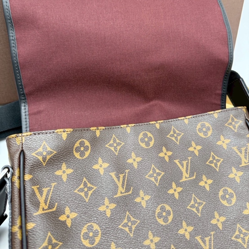 Louis Vuitton 男生老花翻蓋斜背包-17