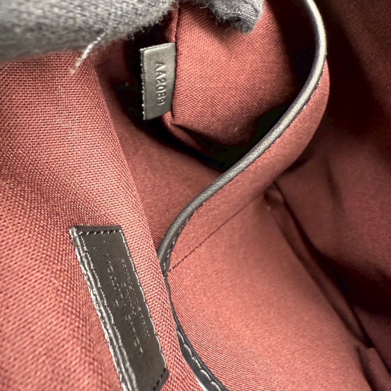 Louis Vuitton 男生老花翻蓋斜背包-18