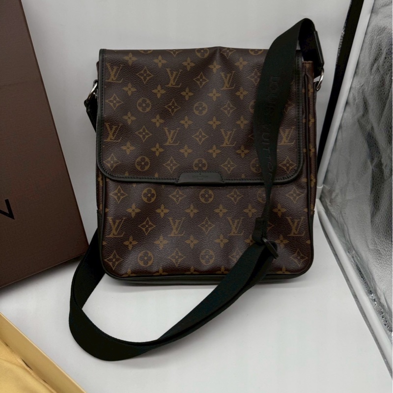 Louis Vuitton 男生老花翻蓋斜背包-19