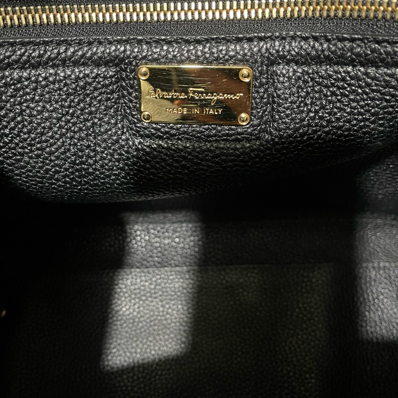 Salvatore Ferragamo 黑皮革拉鍊托特包-18