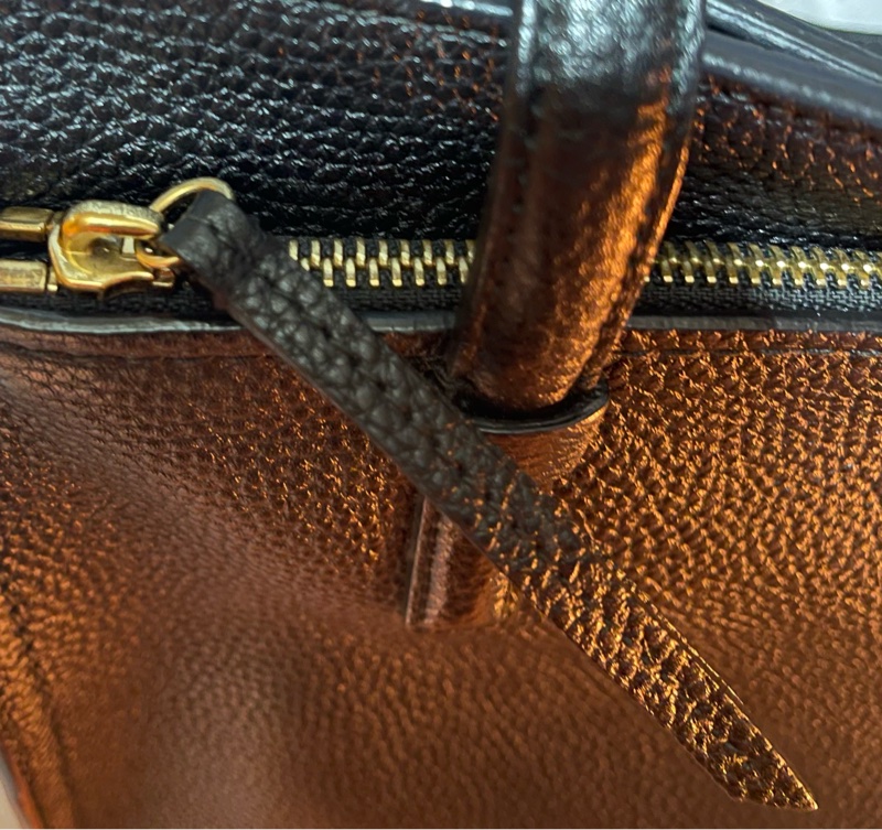 Salvatore Ferragamo 黑皮革拉鍊托特包-26