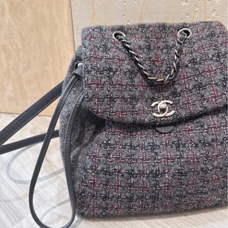 Chanel 灰毛呢雙肩包-1