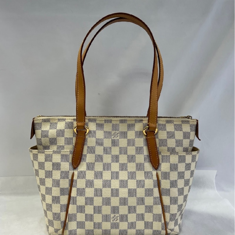 LV托特包白方格-9