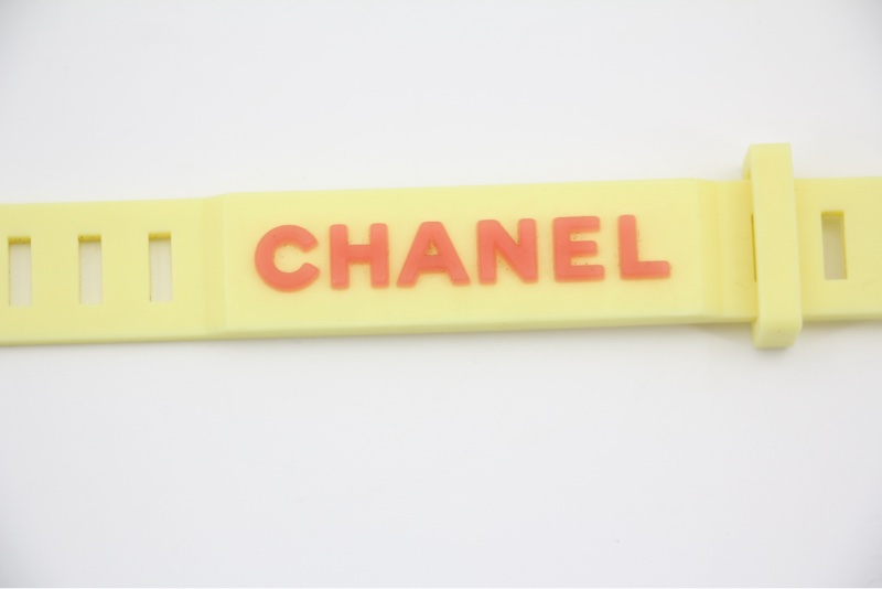Chanel Vintage 99P 橡膠黃色配橙色字手帶-2