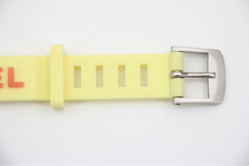 Chanel Vintage 99P 橡膠黃色配橙色字手帶-5