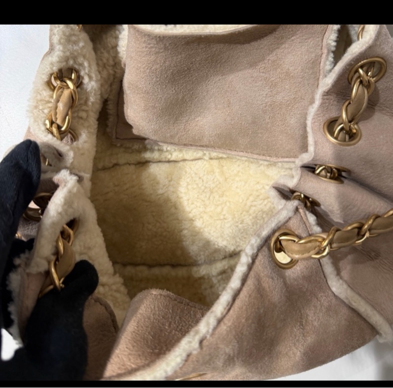 CHANEL. 麂皮毛毛鍊條包🩵奶呼呼超可愛-15