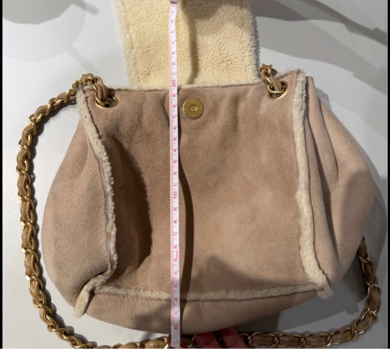 CHANEL. 麂皮毛毛鍊條包🩵奶呼呼超可愛-18