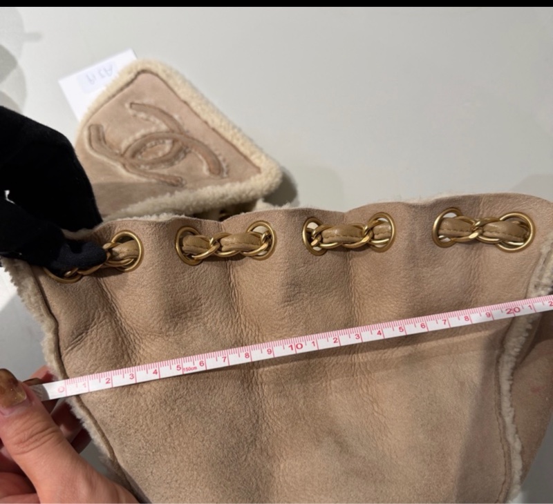 CHANEL. 麂皮毛毛鍊條包🩵奶呼呼超可愛-19