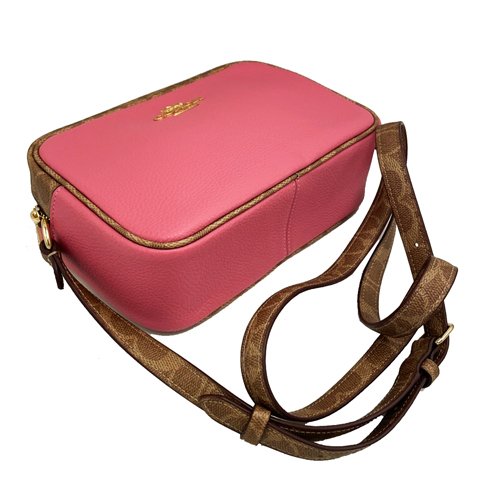 【全新】COACH C LOGO斜背相機包(焦糖/粉)-3